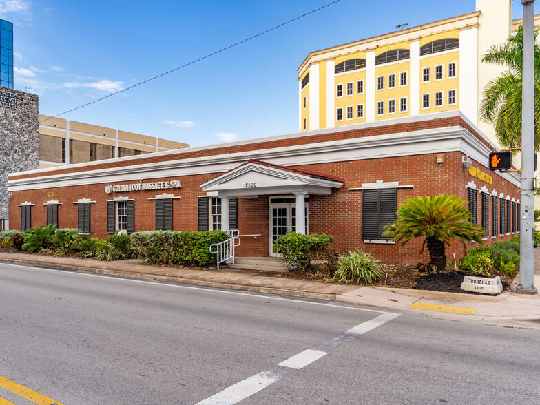 2500 Douglas Rd, Coral Gables, FL for rent - Primary Photo - Image 1 of 19