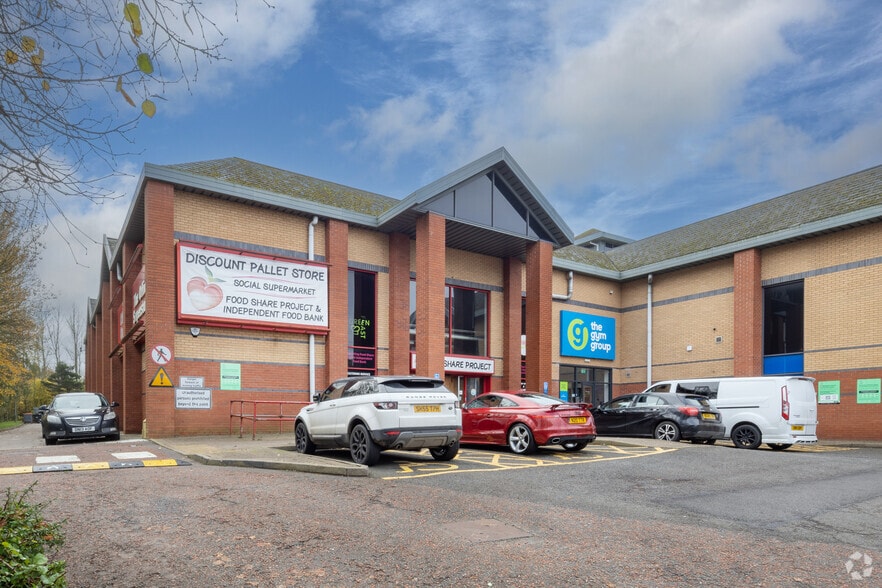 Rampart Way, Telford to rent - Building Photo - Image 3 of 24