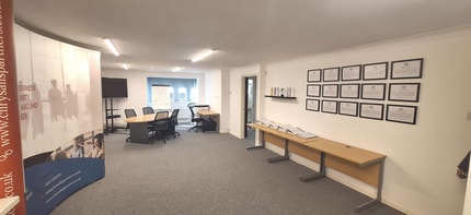 Harwood Rd, Horsham to rent Interior Photo- Image 2 of 3