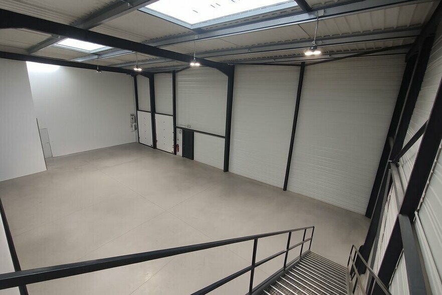 Light Industrial in Vaulx-Milieu for sale - Building Photo - Image 2 of 7