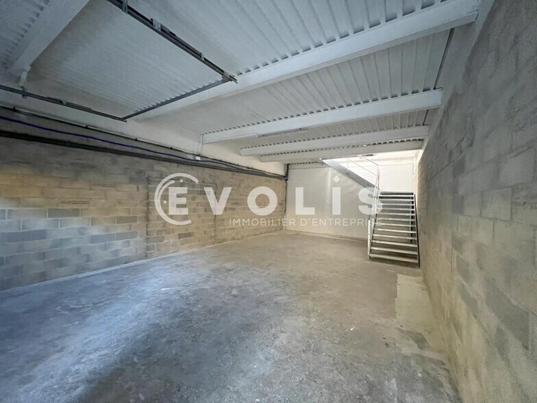 Light Industrial in Neuilly Plaisance to rent - Building Photo - Image 2 of 14