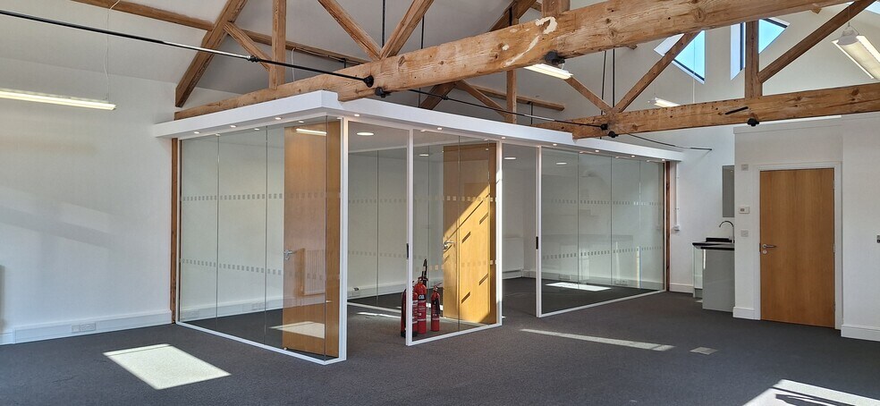 The Courtyard, Woodbury to rent - Interior Photo - Image 2 of 9