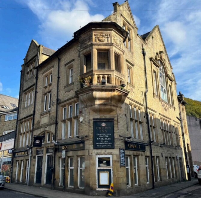 10 Crown St, Hebden Bridge to rent Building Photo- Image 1 of 2