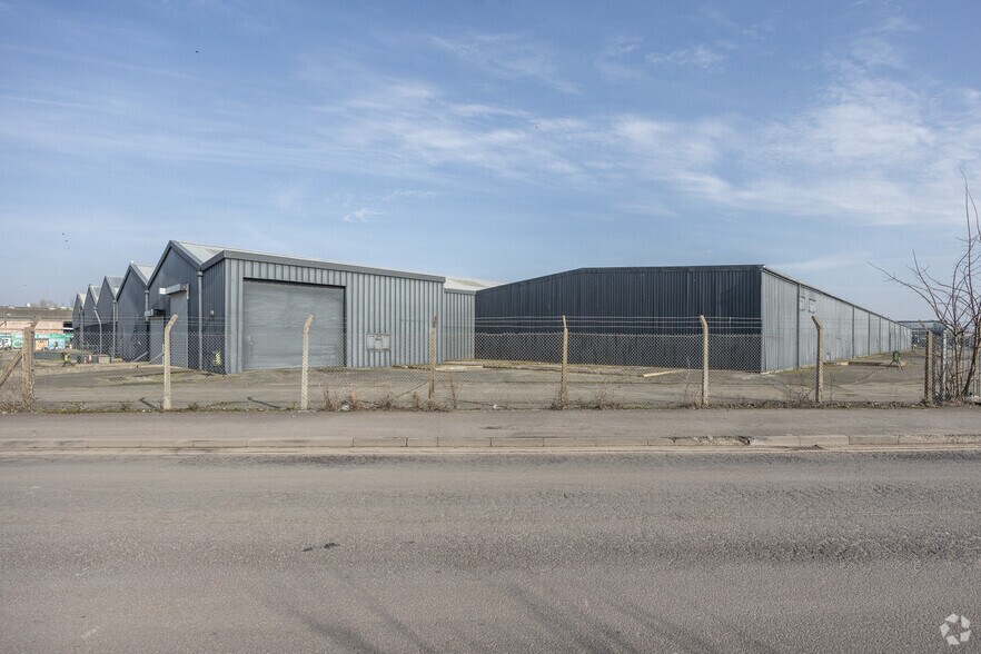 Cheney Manor Industrial Est, Swindon to rent - Building Photo - Image 3 of 4