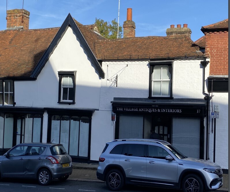 37 High St, Pinner for sale Primary Photo- Image 1 of 1