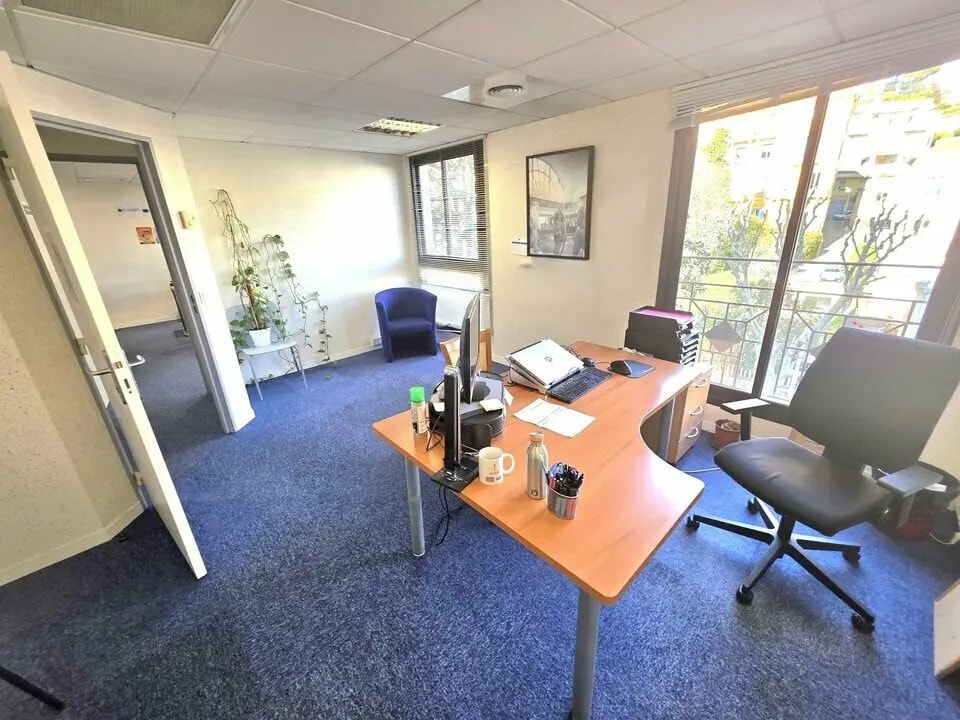 Location Bureaux 270 m² - Photo 1