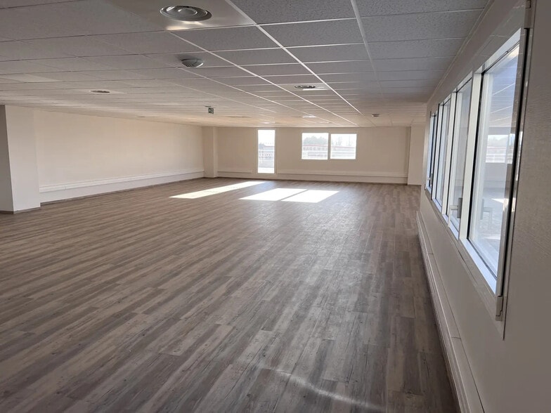 Office in La Farlède for sale - Interior Photo - Image 2 of 4