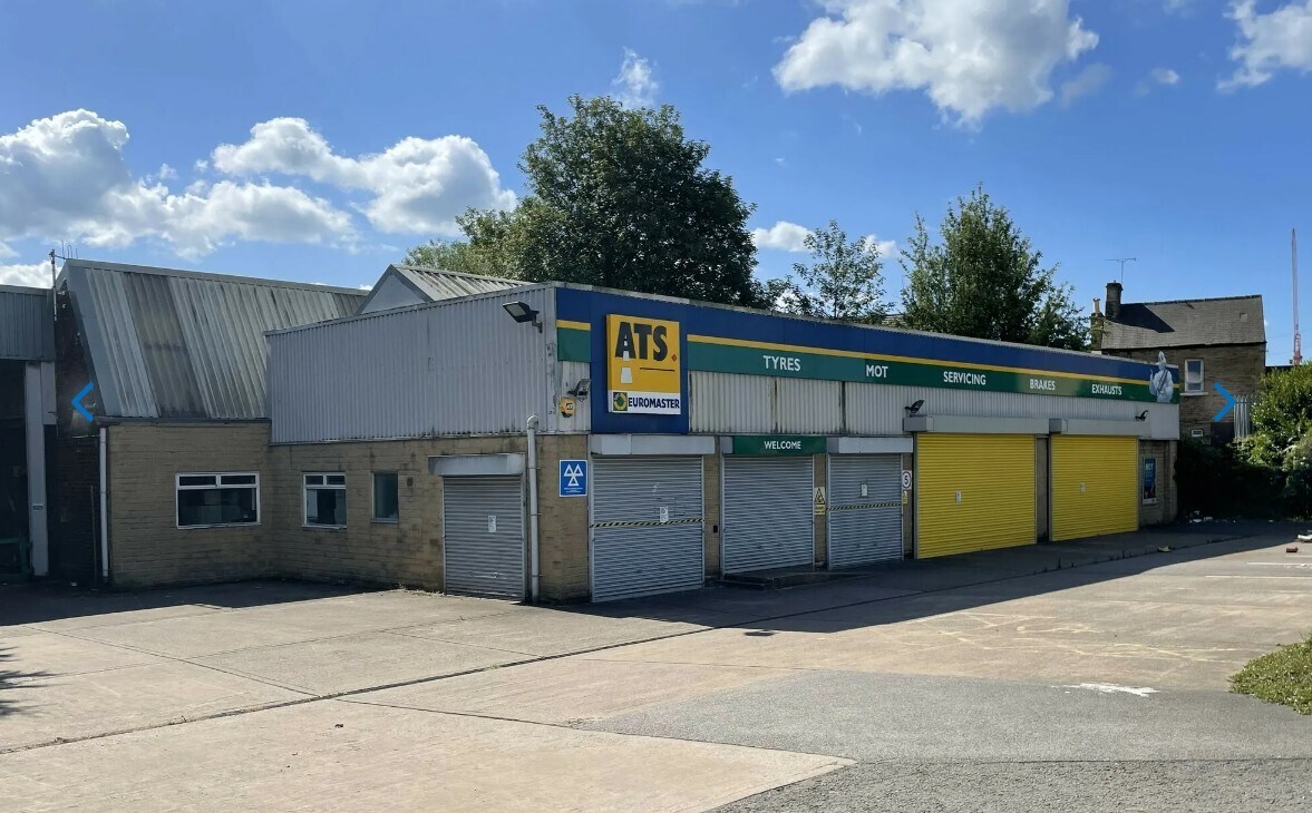 Leeds Rd, Huddersfield for sale Primary Photo- Image 1 of 1