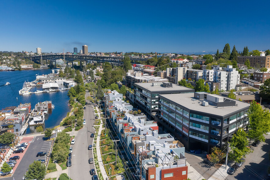 2815 Eastlake Ave E, Seattle, WA for rent - Building Photo - Image 1 of 9