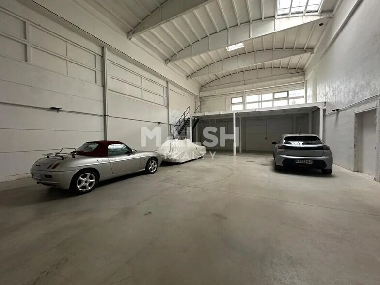 Light Industrial in Villefranche-sur-Saône to rent - Interior Photo - Image 2 of 12