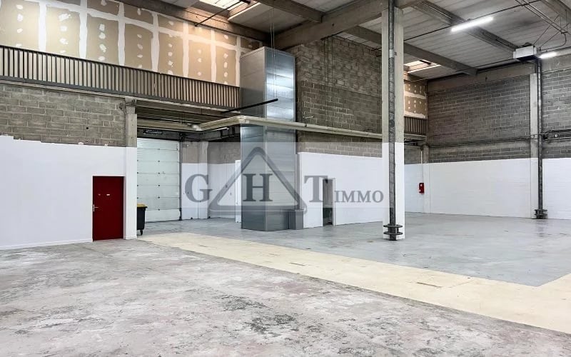 Industrial in Sarcelles to rent - Building Photo - Image 2 of 6