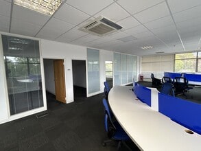 Hindle Way, Swindon to rent Interior Photo- Image 1 of 3