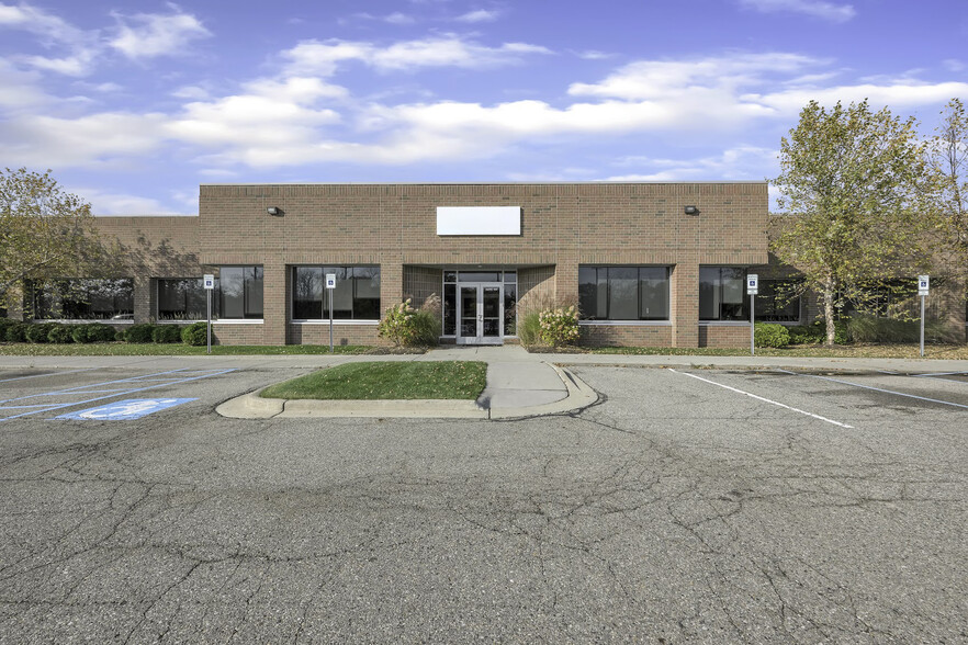 39500 MacKenzie Dr, Novi, MI for rent - Building Photo - Image 1 of 7