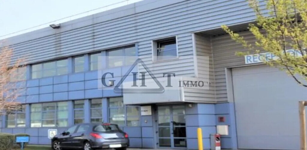 Location Entrepôt 4 519 m² - Photo 1