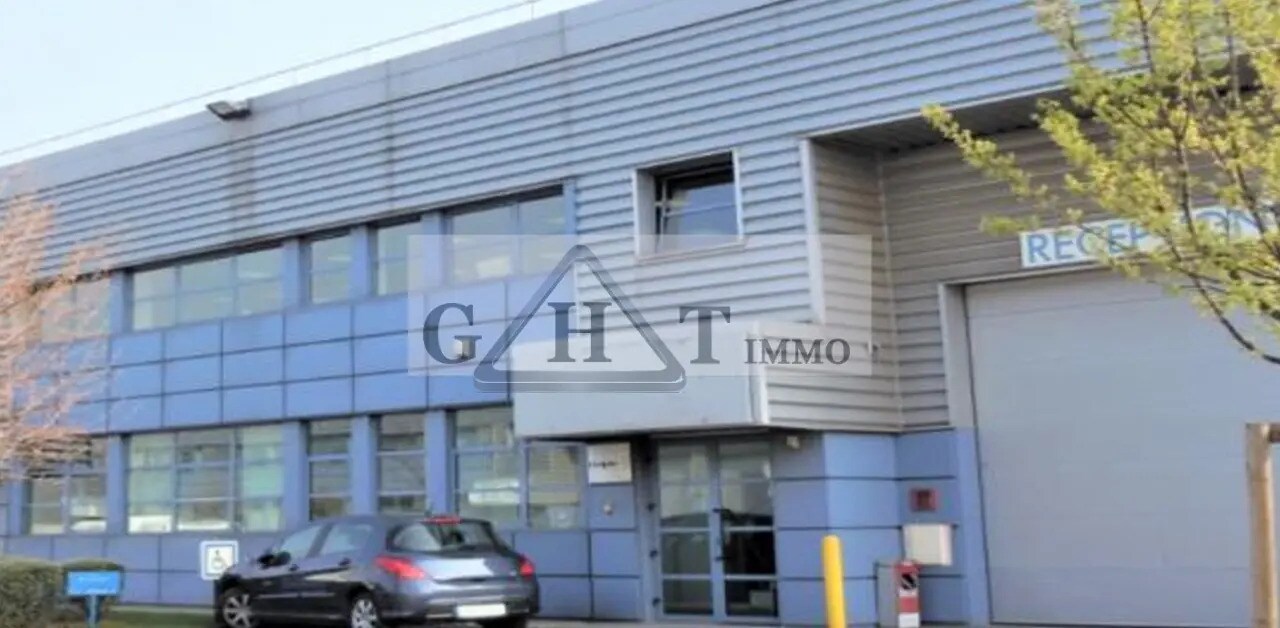 Office in La Courneuve to rent Building Photo- Image 1 of 5