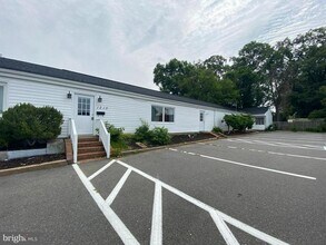 1210 Snowden St, Fredericksburg, VA for rent Building Photo- Image 2 of 12