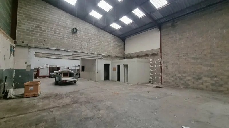 Retail in Roissy-en-Brie to rent Interior Photo- Image 1 of 38