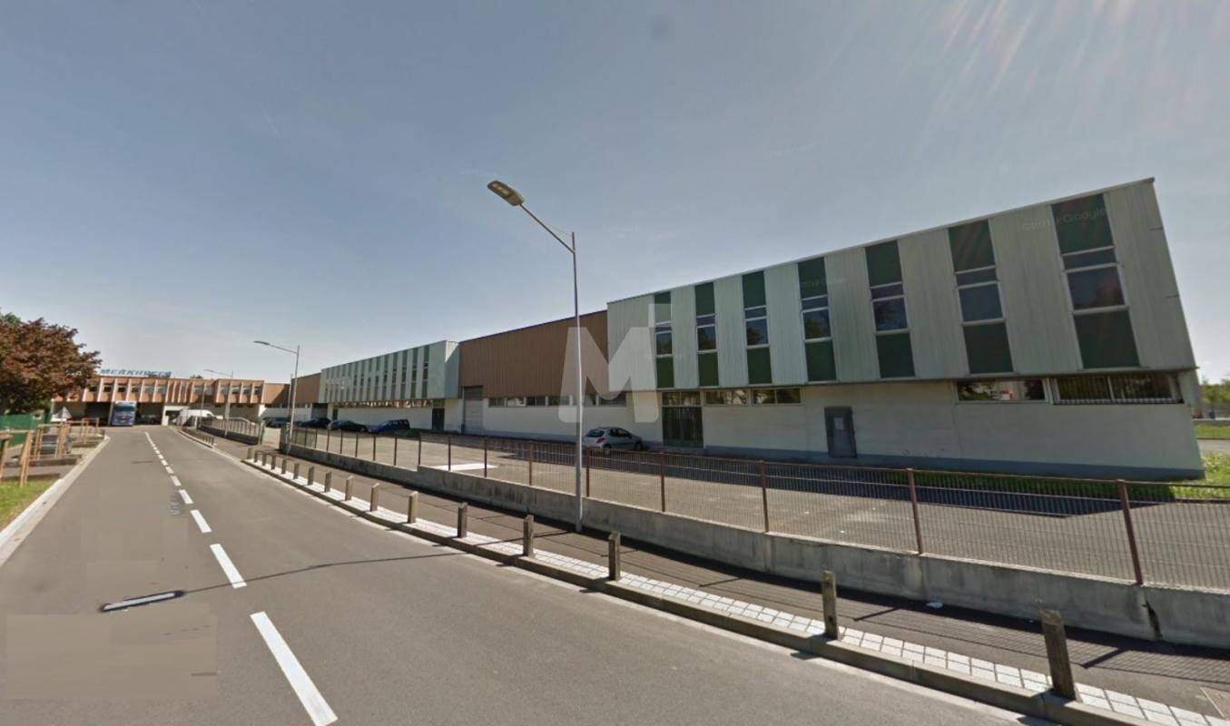 Light Industrial in Morangis to rent Building Photo- Image 1 of 11