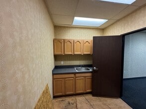 2833-2949 E Desert Inn Rd, Las Vegas, NV to rent Building Photo- Image 2 of 5