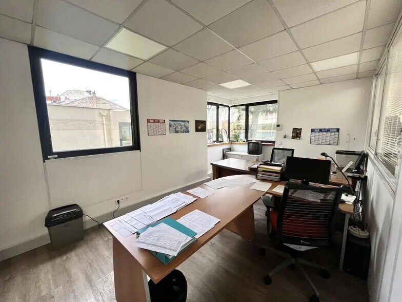 Office in Chatou to rent - Interior Photo - Image 3 of 9