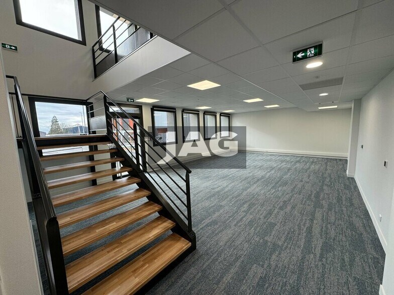Light Industrial in Caluire-et-Cuire to rent - Interior Photo - Image 3 of 19