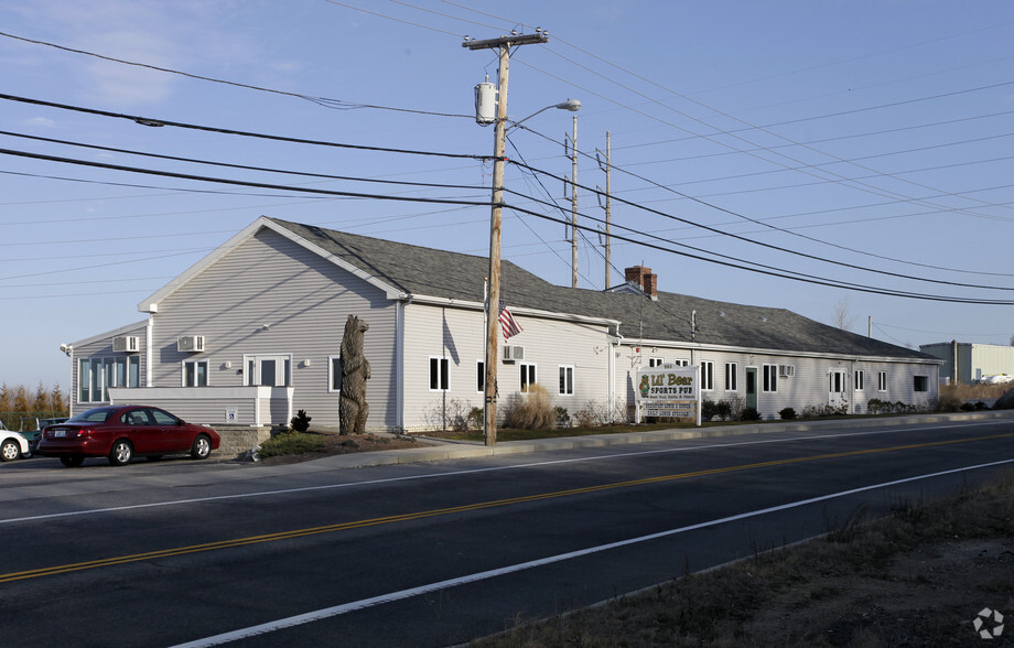 983 Main Rd, Tiverton, RI for sale - Primary Photo - Image 1 of 1