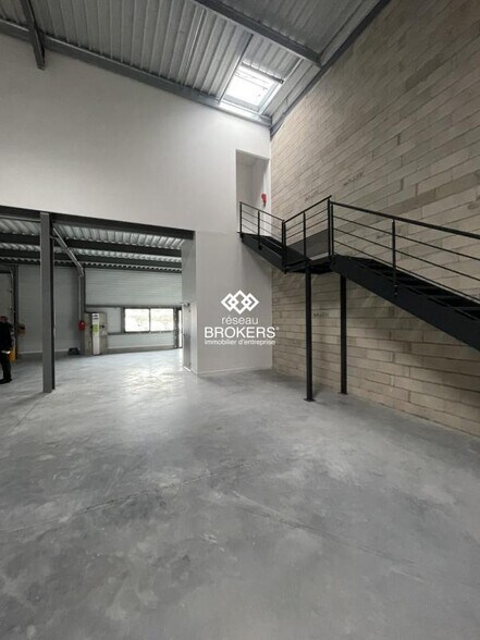 Industrial in Aulnay Sous Bois to rent - Building Photo - Image 3 of 3