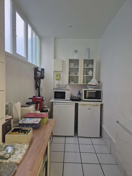 Retail in Paris to rent - Interior Photo - Image 3 of 4