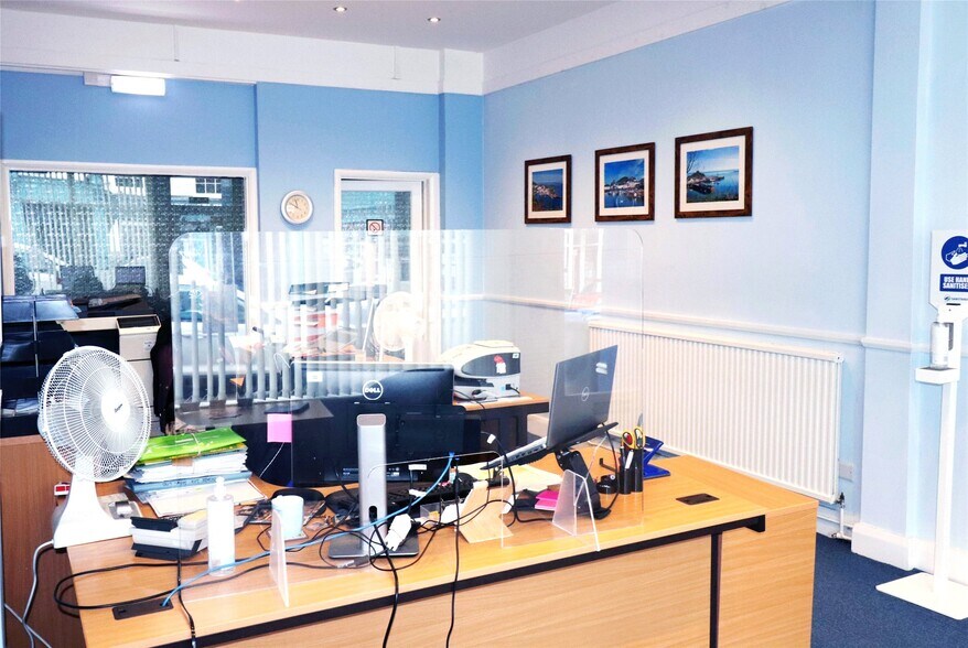 96 High St, Ilfracombe for sale - Interior Photo - Image 2 of 5