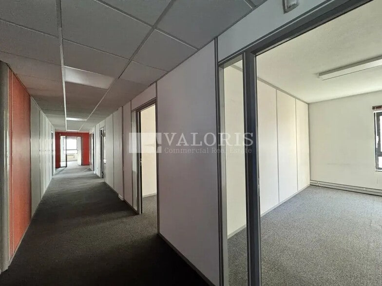 113 Rue Du 1 Mars 1943, Villeurbanne to rent - Building Photo - Image 3 of 22