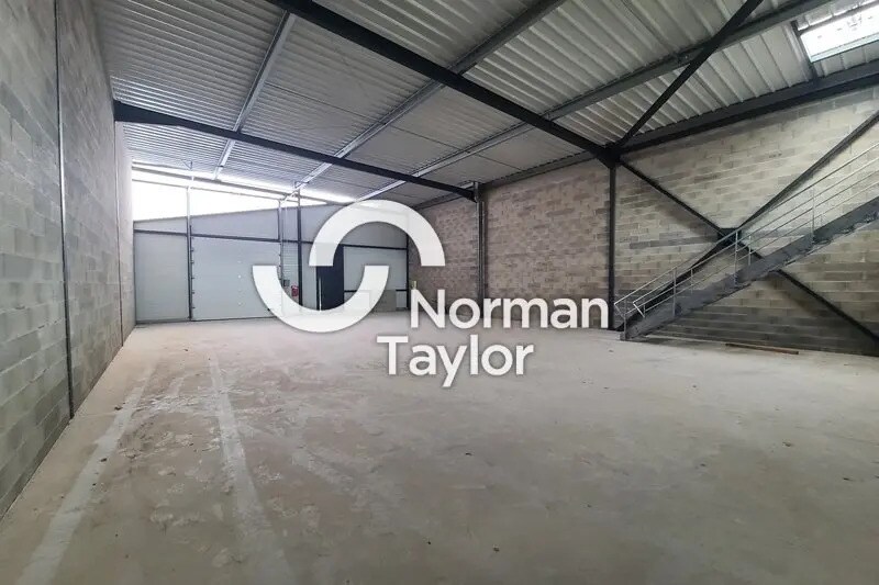 Light Industrial in Béziers for sale Interior Photo- Image 1 of 5
