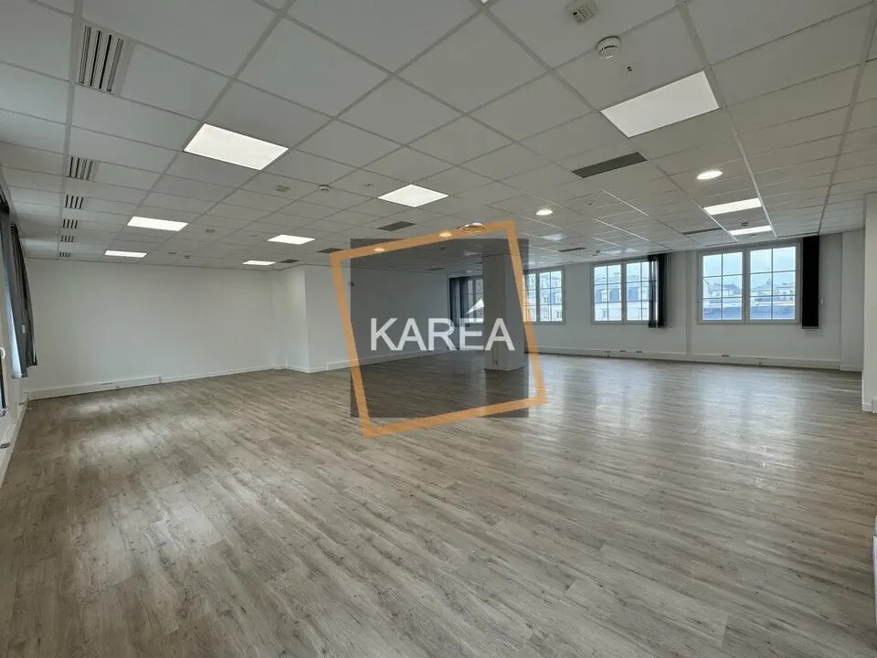 Location Bureaux 294 m² - Photo 1