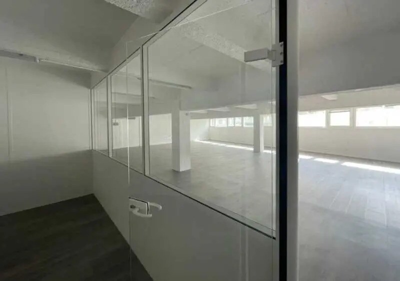 Office in Montreuil to rent Interior Photo- Image 1 of 5