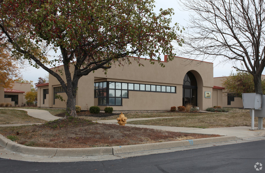 1325-1327 S Fountain Dr, Olathe, KS for sale - Building Photo - Image 2 of 5