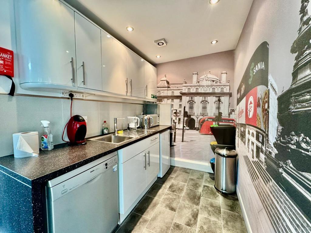9 Shirwell Cres, Milton Keynes, BKM MK5 1GA - Unit 9 - - Interior Photo - Image 2 of 6