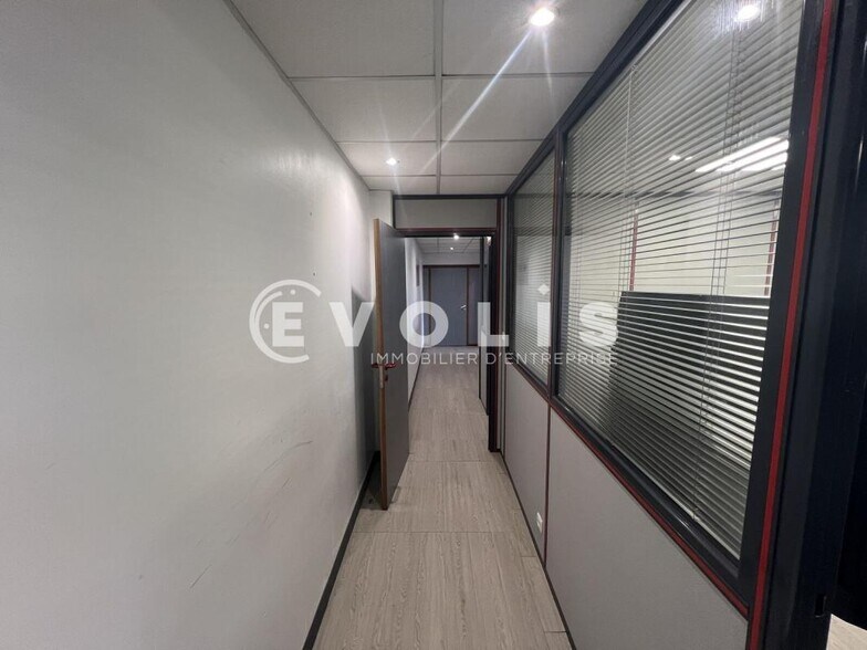 Office in Créteil to rent - Interior Photo - Image 2 of 7