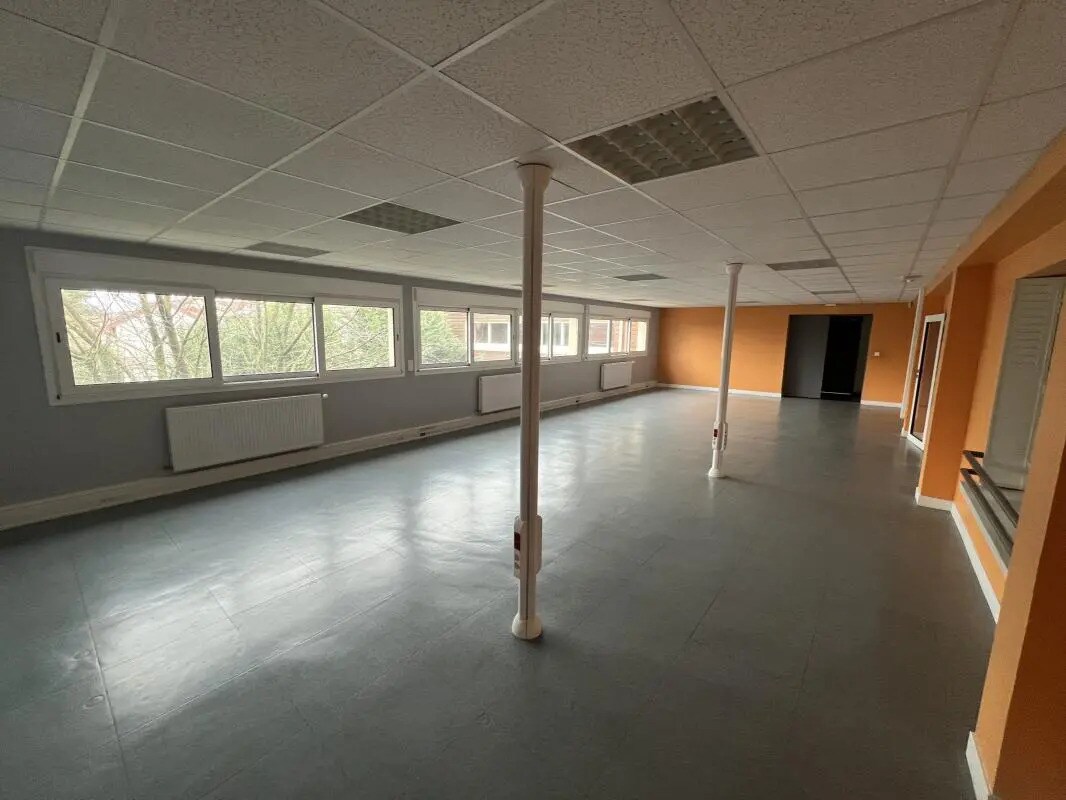 Office in Le Bourget to rent Interior Photo- Image 1 of 11