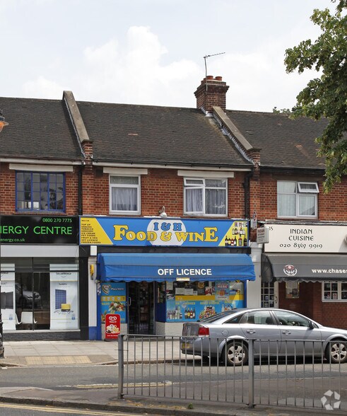 139 Chase Side, Enfield for sale - Primary Photo - Image 1 of 1