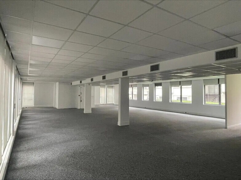 Office in Montreuil to rent - Interior Photo - Image 2 of 10