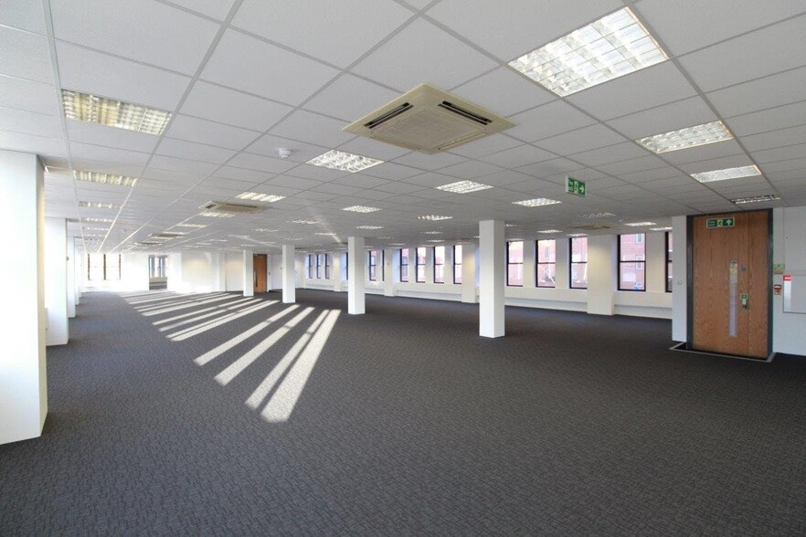 25-29 High St, Kingston Upon Thames to rent - Building Photo - Image 3 of 6