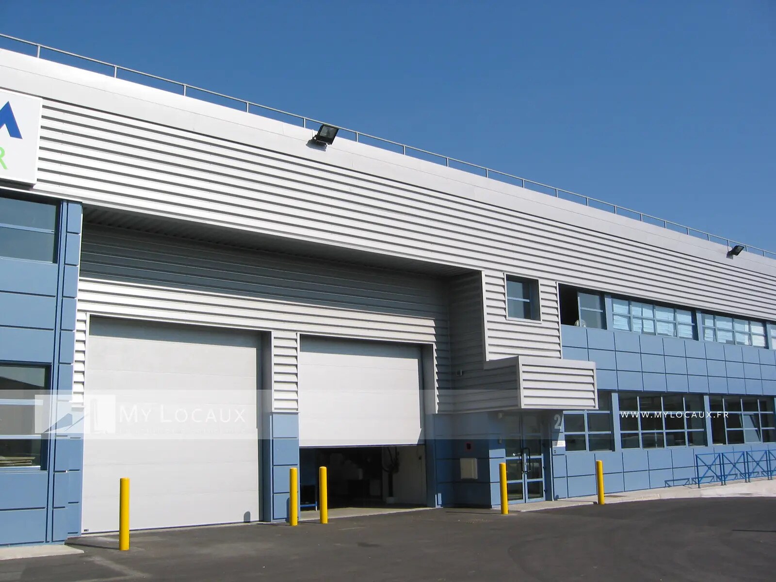 Light Industrial in La Courneuve to rent Building Photo- Image 1 of 6