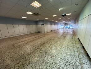 30 Woodfield St, Swansea to rent Interior Photo- Image 2 of 8