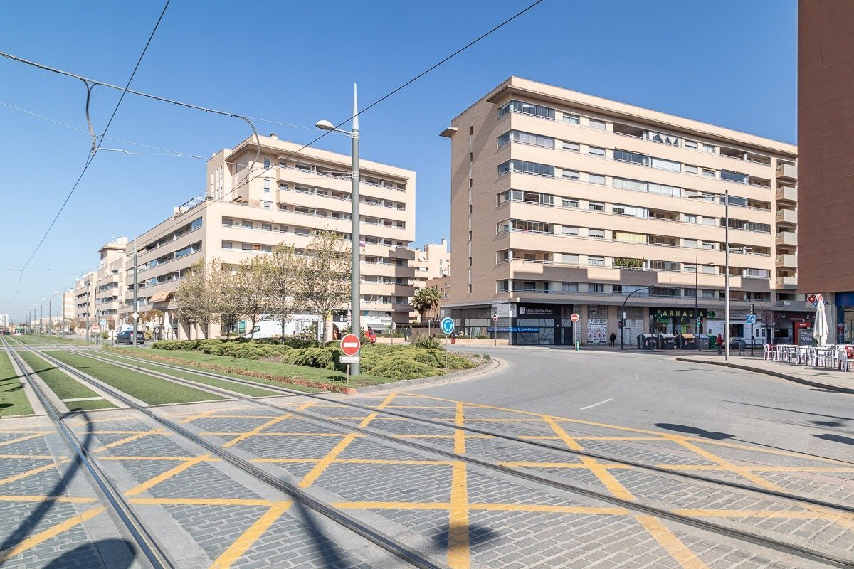Retail in Granada for sale Building Photo- Image 1 of 12