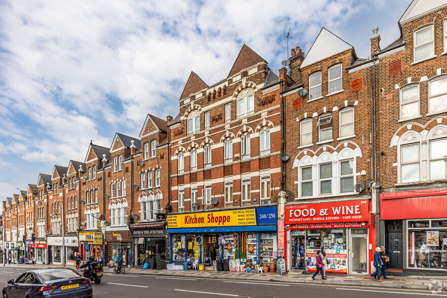 248-250 Lavender Hl, London for rent - Primary Photo - Image 1 of 4