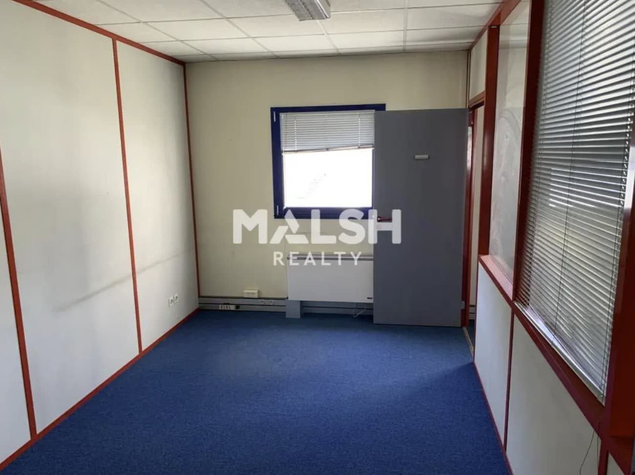 Office in Villeurbanne to rent Interior Photo- Image 1 of 7