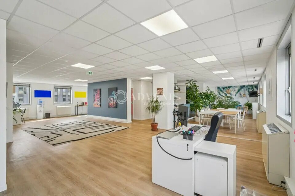 Office in Noisy-le-Grand to rent Interior Photo- Image 1 of 13