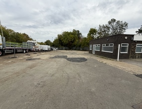 Barnet Bypass, South Mimms to rent Building Photo- Image 2 of 4