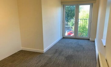 Elcot Ln, Marlborough to rent Interior Photo- Image 1 of 4