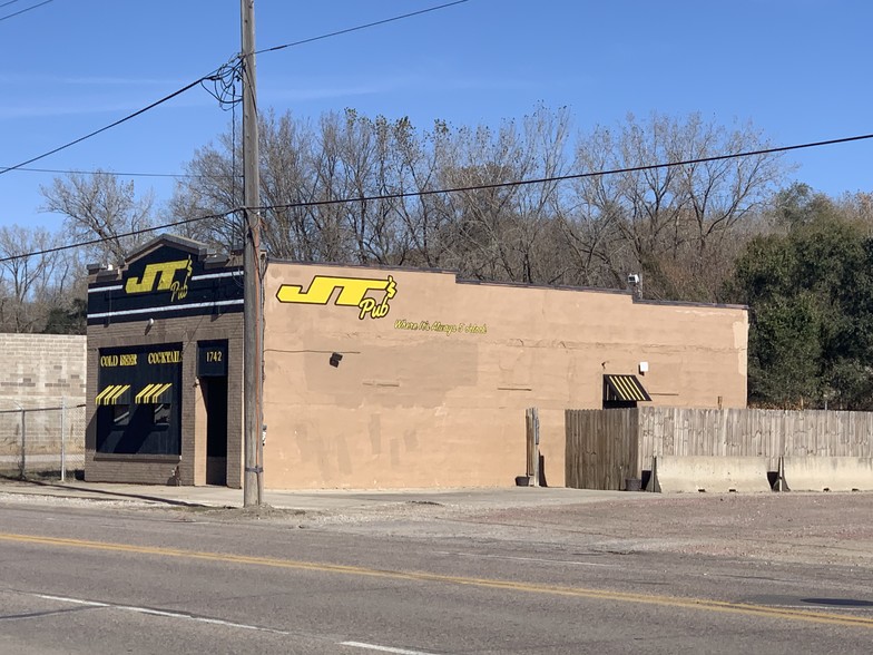 1742 Riverside Blvd, Sioux City, IA for sale - Primary Photo - Image 1 of 1