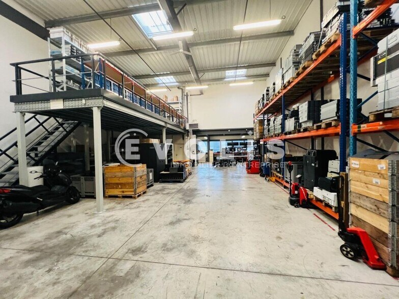 Light Industrial in Moissy-Cramayel to rent - Interior Photo - Image 2 of 5